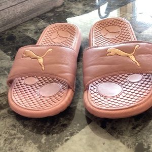 Women’s pink puma slides size 7